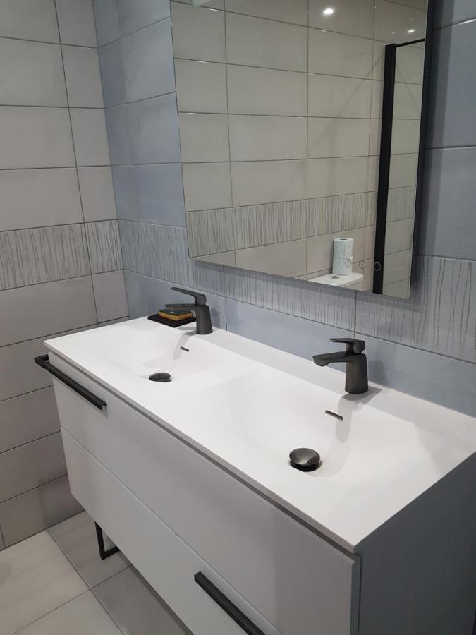 Mandala Apartment Сент-Африк Екстериор снимка